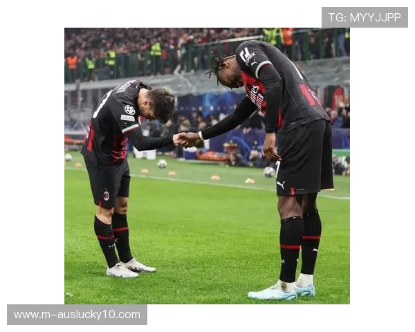 拉斐尔·莱奥耻骨伤势好转，已随AC米兰进行完整合练目标首发