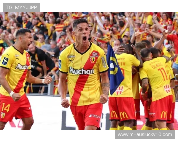 朗斯主场3-1战胜雷恩，积分49分暂时反超巴黎圣日耳曼登顶